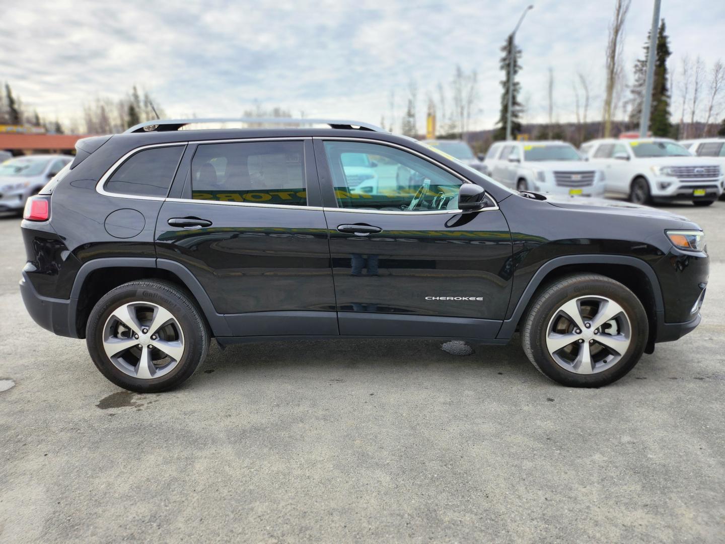 2021 BLACK /Black JEEP CHEROKEE LIMITED (1C4PJMDX6MD) with an 3.2L engine, Automatic transmission, located at 1960 Industrial Drive, Wasilla, 99654, (907) 274-2277, 61.573475, -149.400146 - Photo#6